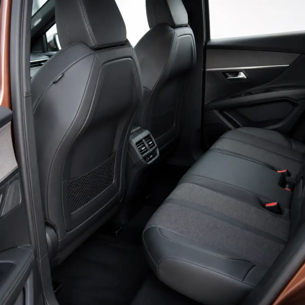 peugeot 3008 interiér